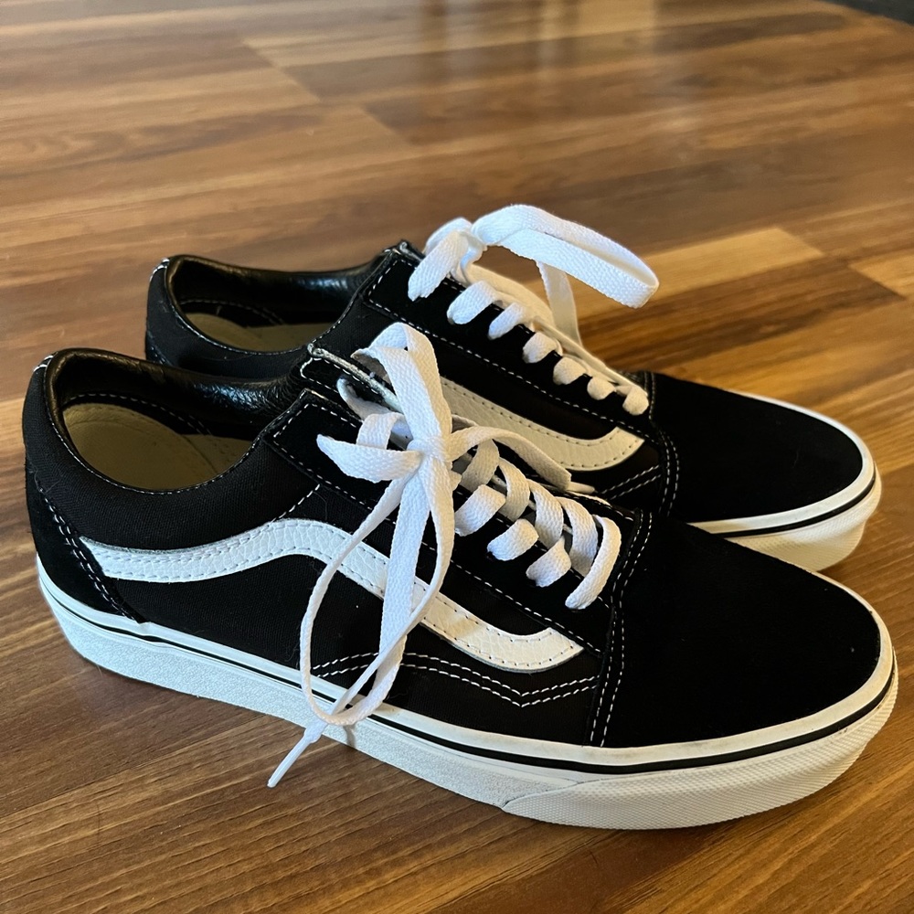 Size 7.5 Women’s (6 Men’s) Vans Shoes